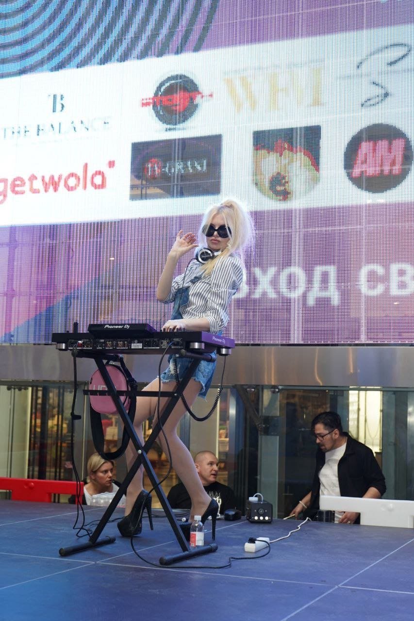 Счастливые люди и звездные гости: в Москве состоялся Фестиваль музыки и моды от "Lёlya Hummer"